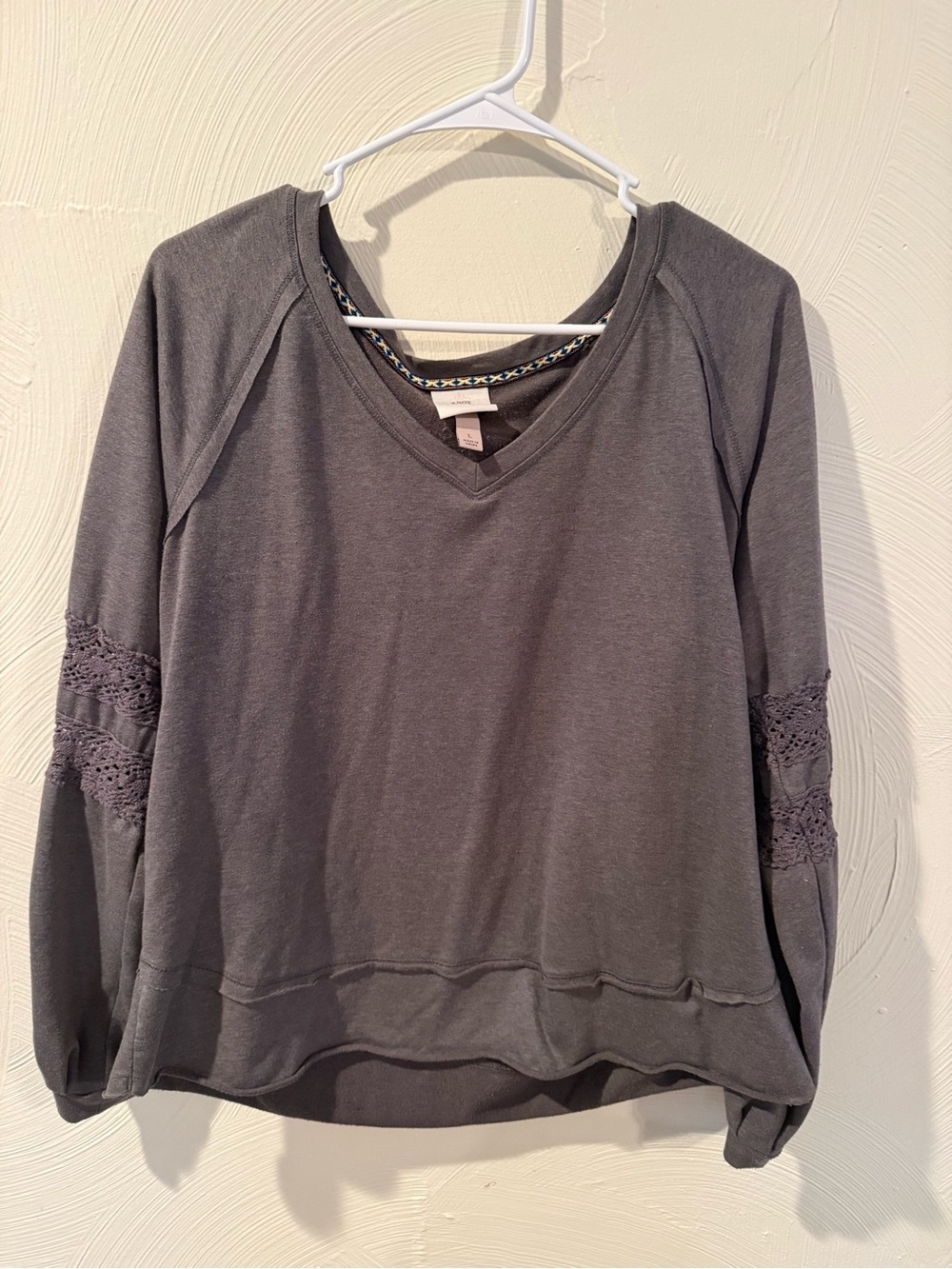 Knox Rose Charcoal Gray V-Neck Pullover with Crochet Sleeve Detail